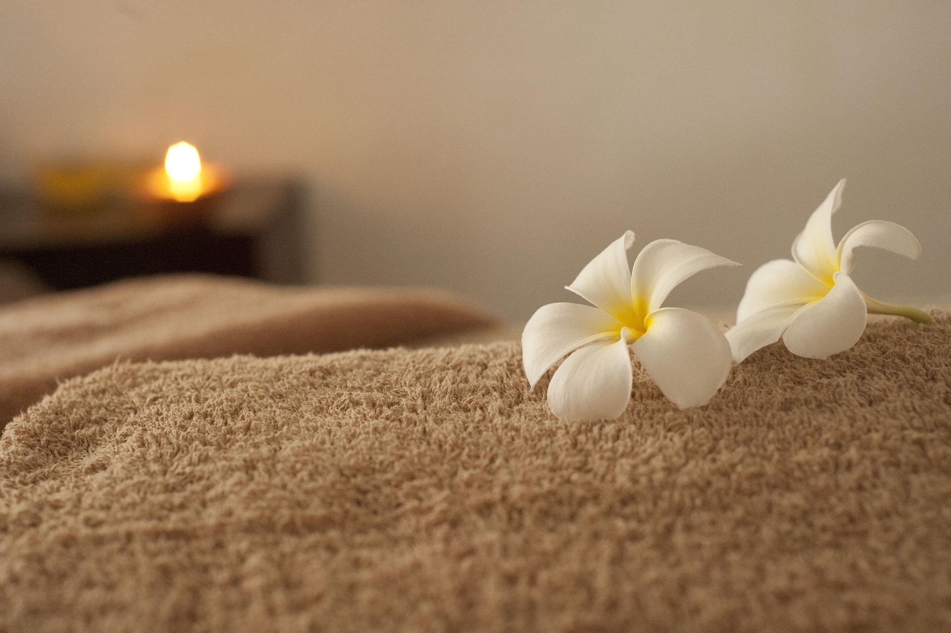 Jak używać ręcznika do masażu i jakie korzyści daje taki zabieg?