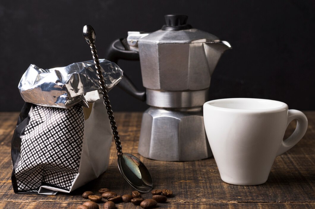 Jak wybrać odpowiedni sprzęt do domowego parzenia kawy? Poradnik dla miłośników aromatycznego napoju